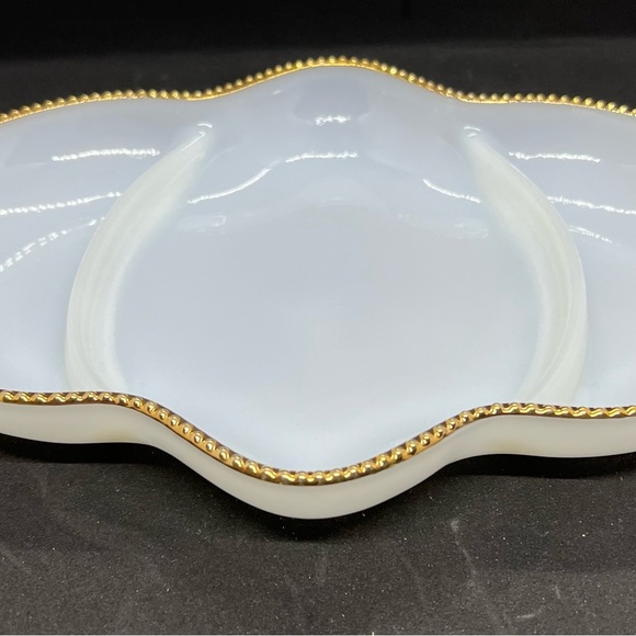 Fire King ovenware Milk Glass serving dish with gold trim - Picture 4 of 6